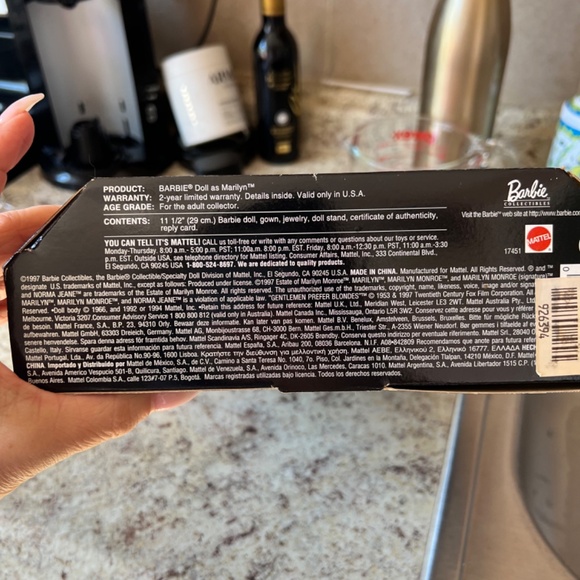 Limited Edition Barbie as Marilyn Monroe - Picture 5 of 6